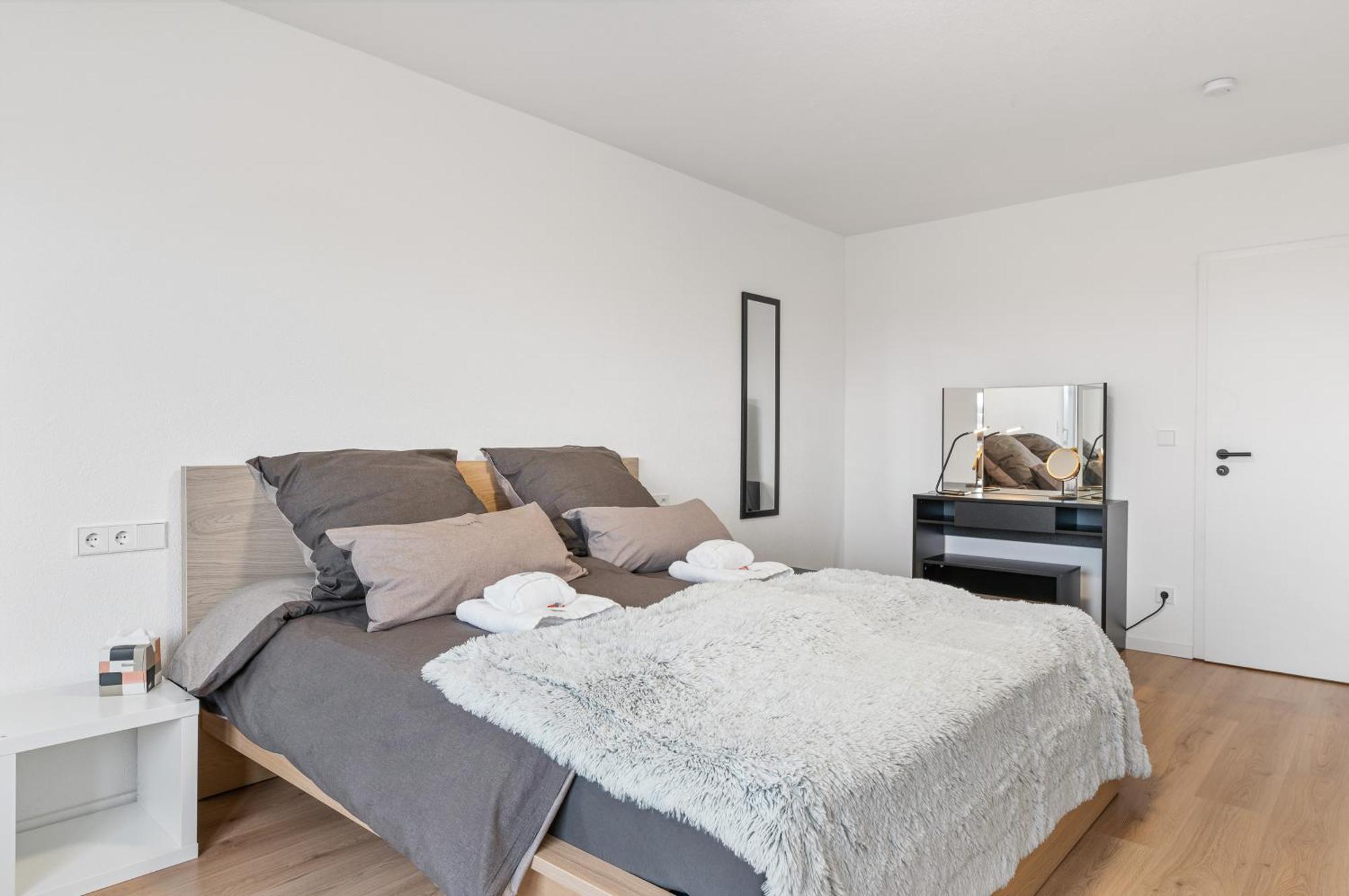 Neu: Stylische Suite Mit Ausblick Sindelfingen Luaran gambar